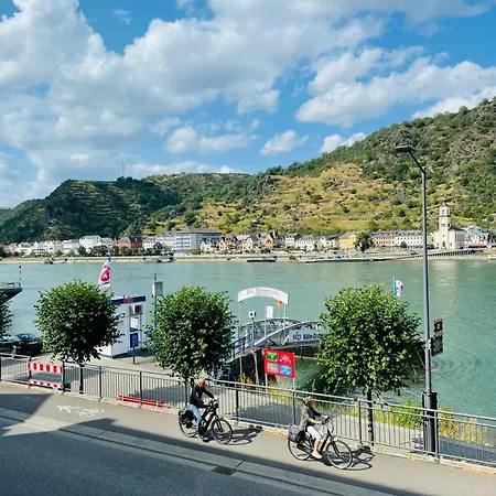 Rheinromantik Mit Blick Auf Burg Katz, Bis 4p *