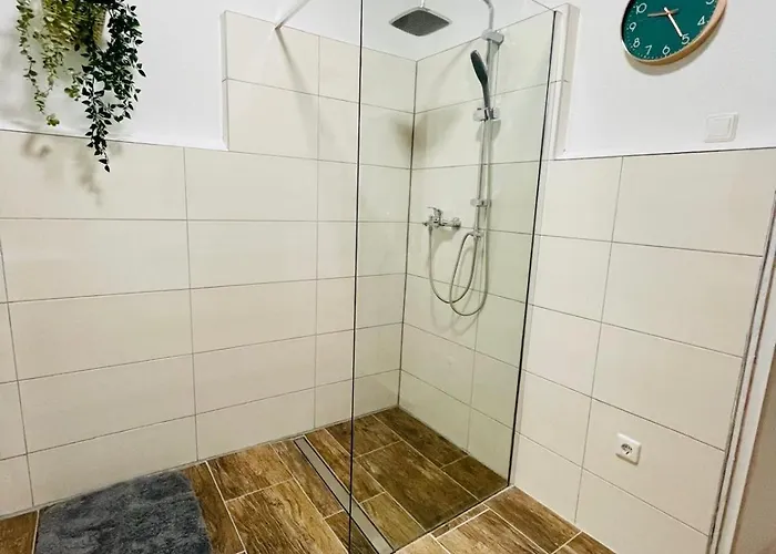 Rheinromantik Mit Blick Auf Burg Katz, Bis 4p