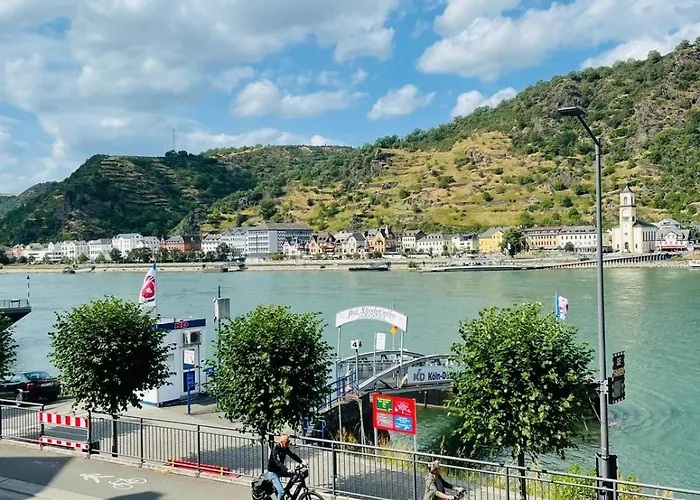 Rheinromantik Mit Blick Auf Burg Katz, Bis 4p *