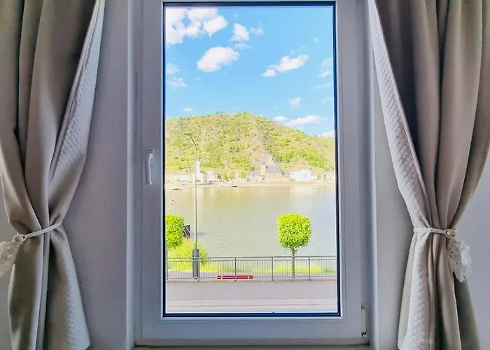 Rheinromantik Mit Blick Auf Burg Katz, Bis 4p