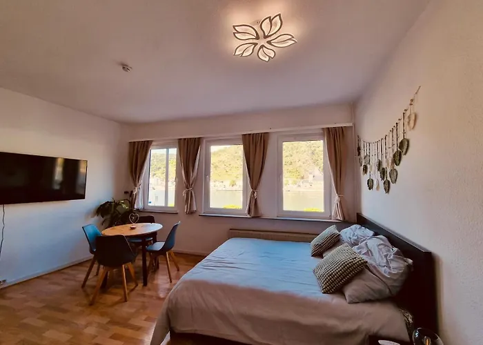 Rheinromantik Mit Blick Auf Burg Katz, Bis 4p *